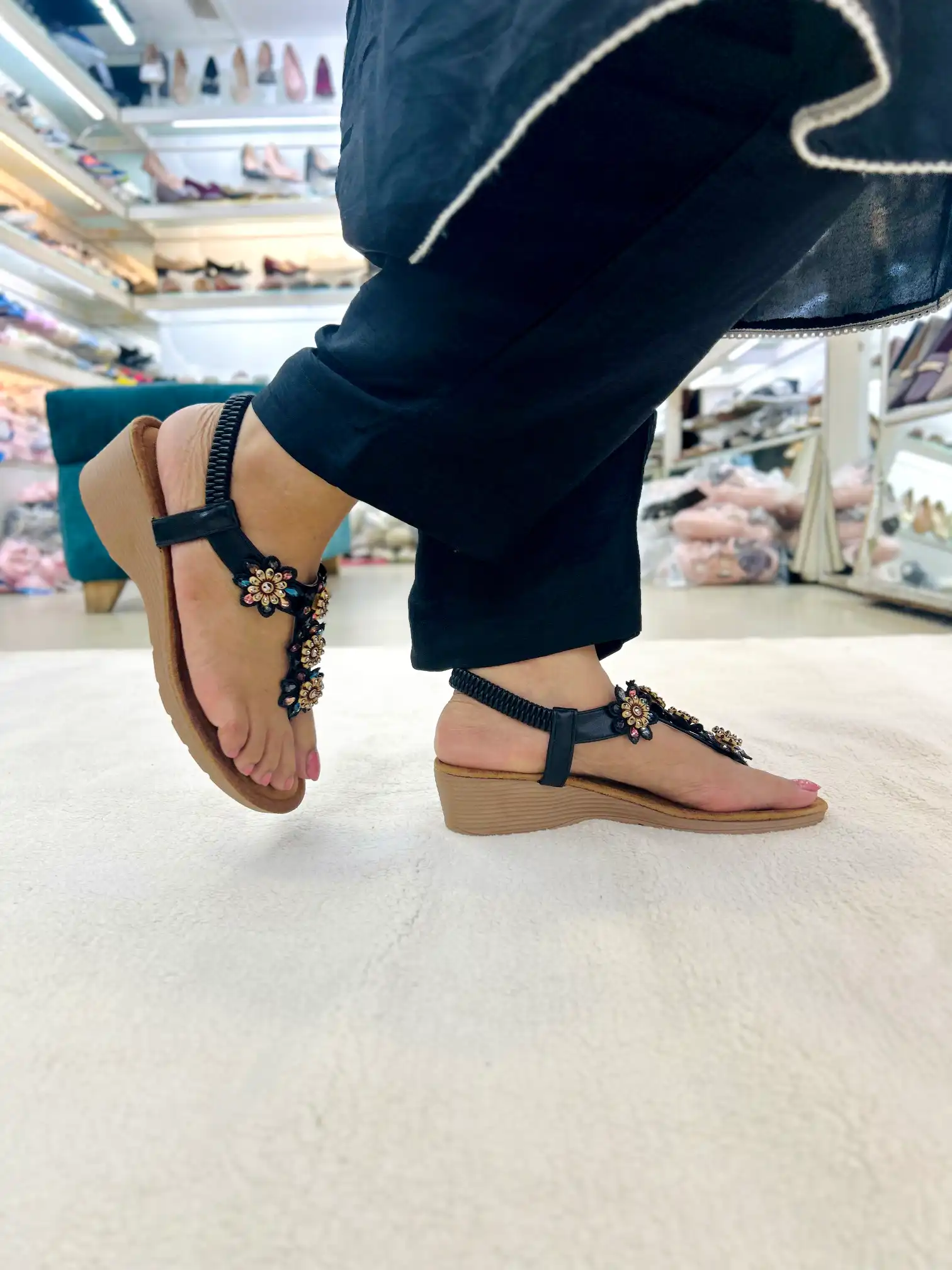 Pansy Embroidery Wedges Black