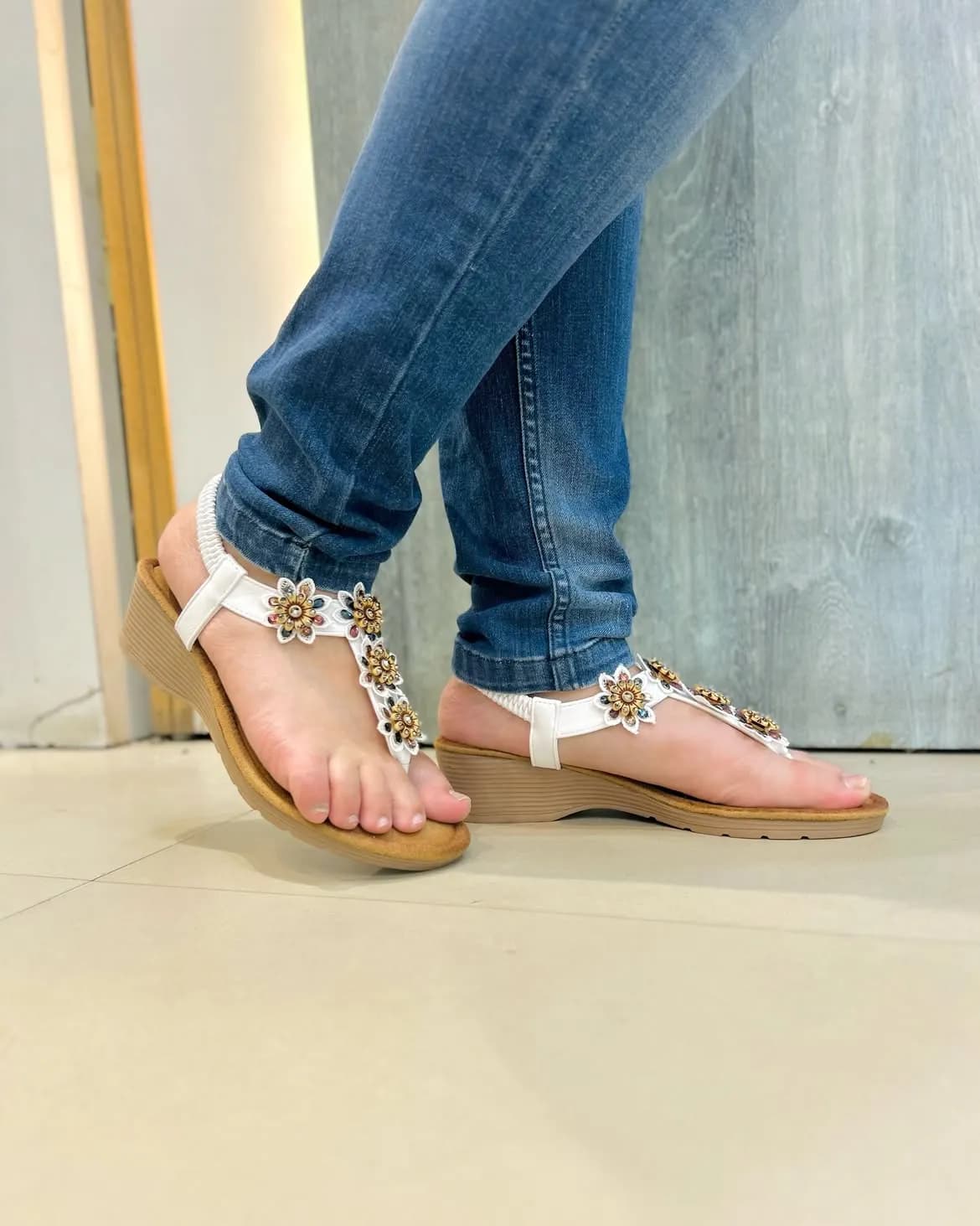 Pansy Embroidery Wedges White