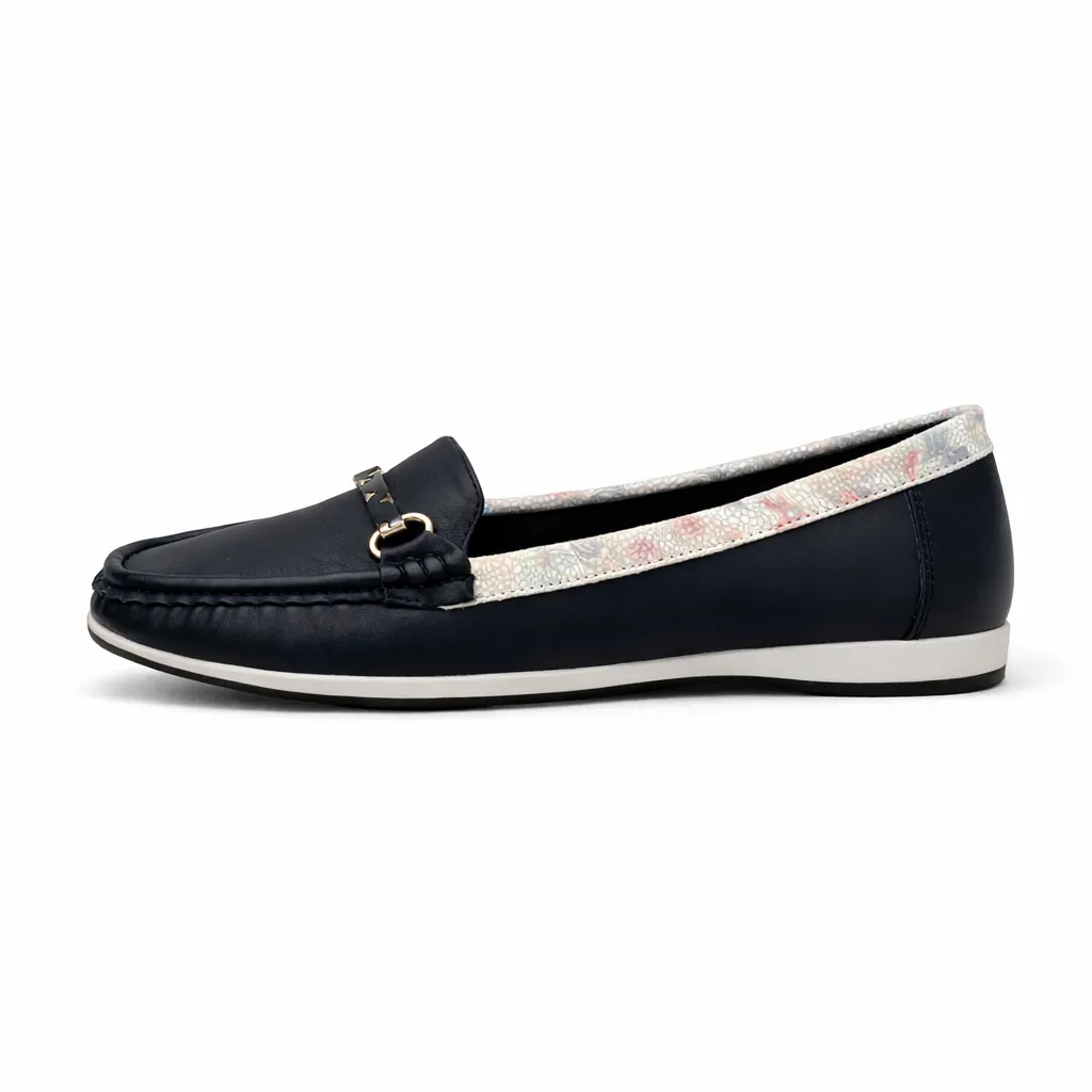 Women’s Comfortable Black Loafers with Cushioned Sole